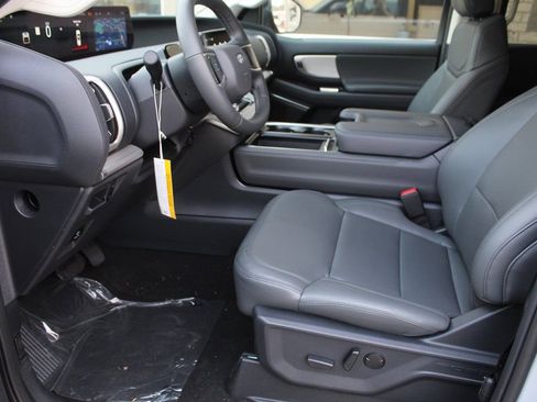 New 2026 Ford Expedition Active image 13