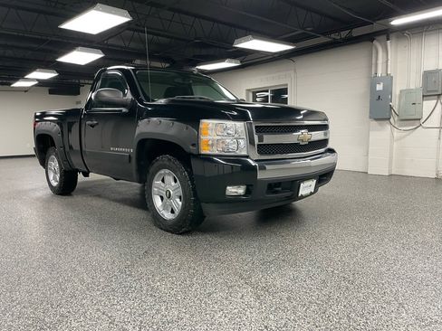 Used 2007 Chevrolet Silverado 1500 LT w/ 1LT Convenience Package image 2