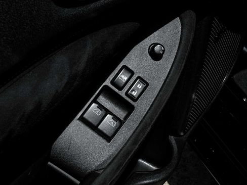 Used 2015 Nissan 370Z Touring RWD image 37
