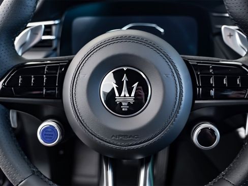 New 2025 Maserati Grecale GT image 15