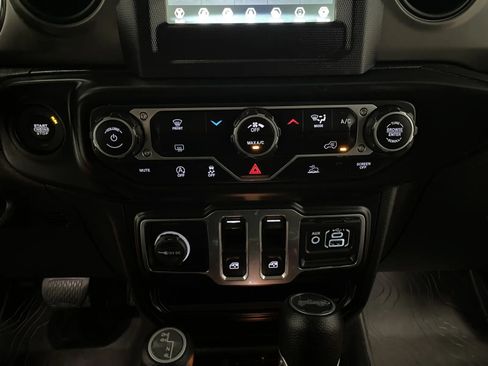 Used 2022 Jeep Wrangler Sport AWD/4WD image 31