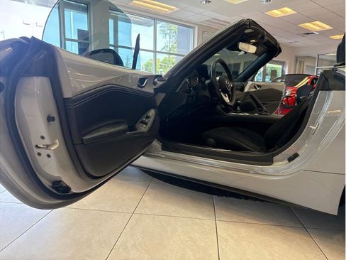 Used 2024 MAZDA MX-5 Miata Club RWD image 25