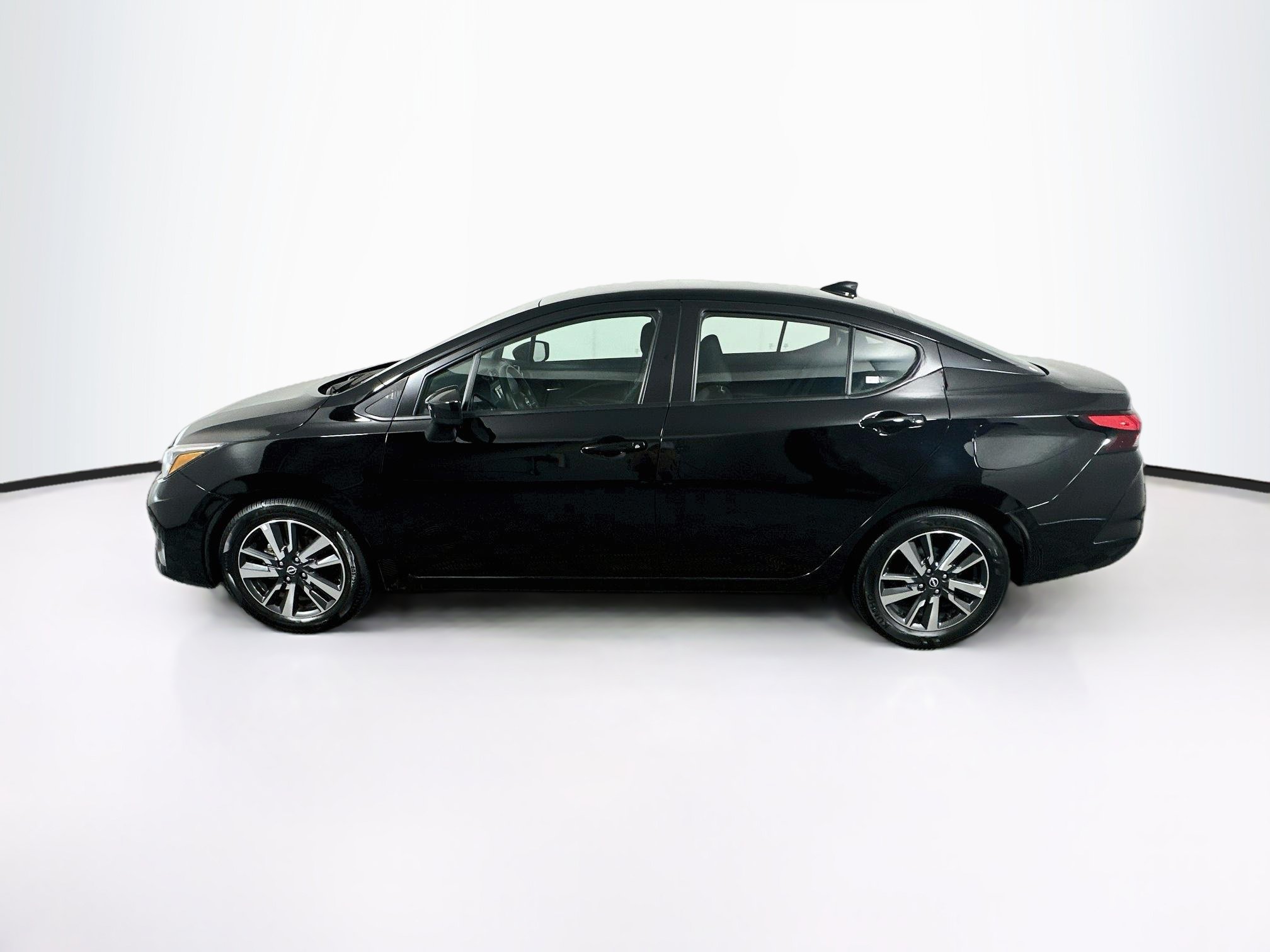Used 2025 Nissan Versa SV FWD image 4