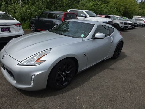 Used 2016 Nissan 370Z Coupe RWD image 1