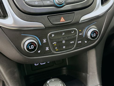 Used 2021 Chevrolet Equinox LT FWD image 23