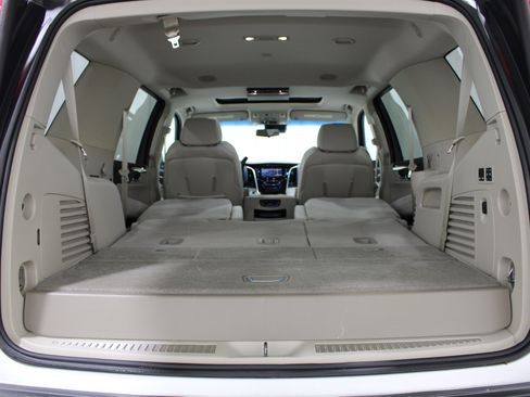Used 2019 Cadillac Escalade Luxury AWD/4WD image 23