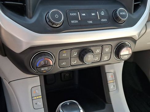 Used 2017 GMC Acadia SLT FWD image 12