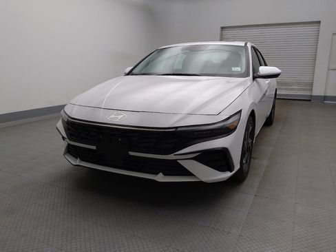 Used 2025 Hyundai Elantra SEL FWD image 15