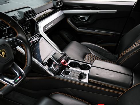 Used 2020 Lamborghini Urus image 23