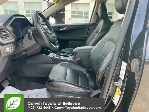 Used 2020 Ford Escape Titanium AWD/4WD image 17