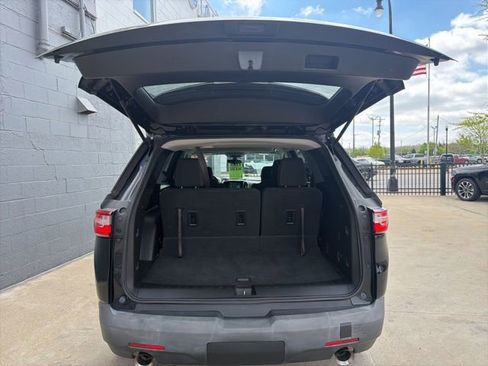 Used 2018 Chevrolet Traverse LT FWD image 12