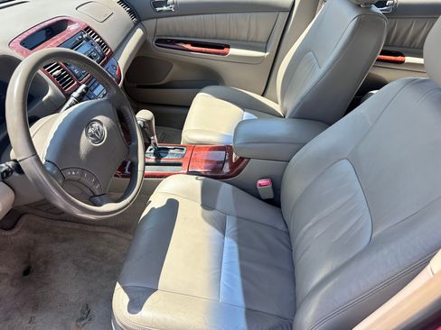 Used 2005 Toyota Camry XLE FWD image 5
