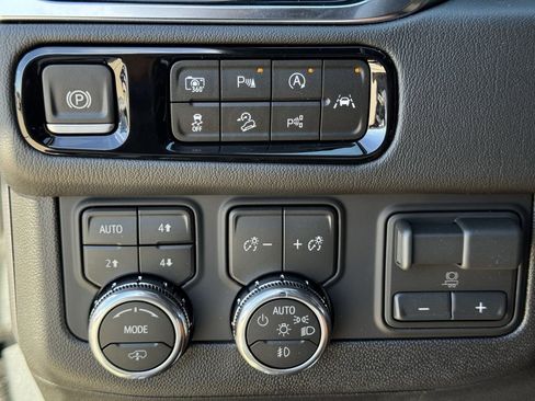 New 2026 GMC Yukon XL Denali w/ Denali Reserve Package image 19