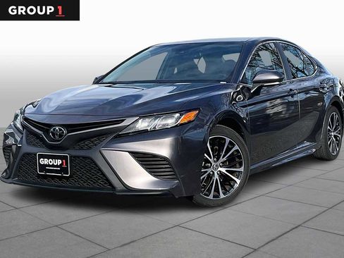 Used 2019 Toyota Camry SE image 1