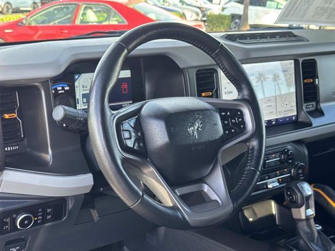Used 2023 Ford Bronco Badlands image 9