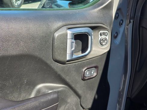 Used 2018 Jeep Wrangler Unlimited Sport S AWD/4WD image 37
