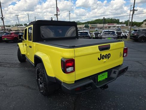 Used 2023 Jeep Gladiator Sport AWD/4WD image 5