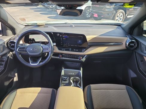 Used 2025 Chevrolet Equinox ACTIV w/ Safety and Technology Package AWD/4WD image 14