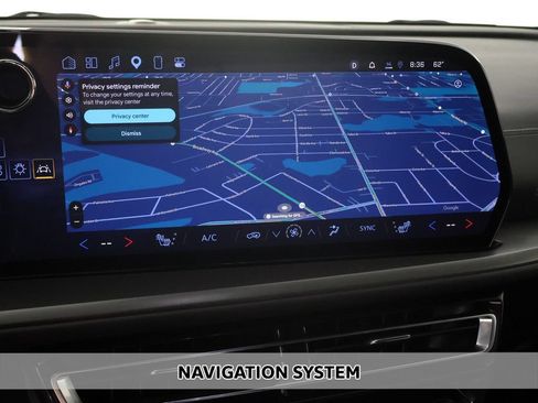 Used 2025 Chevrolet Traverse LT AWD/4WD image 3