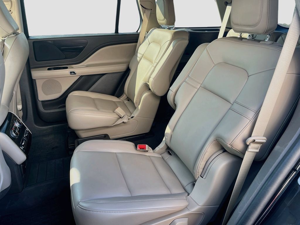 Used 2024 Lincoln Aviator AWD w/ Premium Package image 26