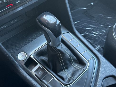 Used 2022 Volkswagen Tiguan SE image 24