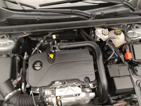 Used 2025 Chevrolet Malibu LS FWD image 30
