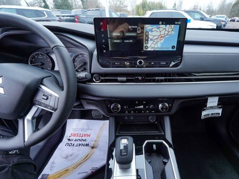 New 2026 Mitsubishi Outlander SE image 20