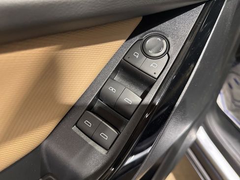 New 2026 Chevrolet Equinox ACTIV w/ Convenience Package III AWD/4WD image 24