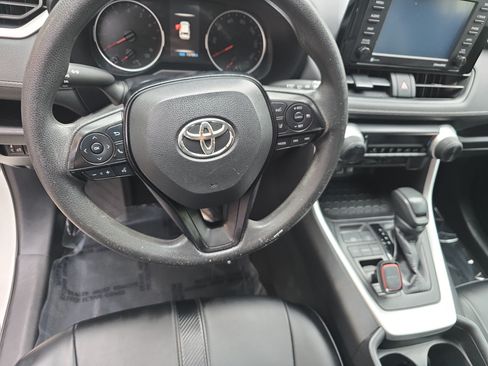 Used 2020 Toyota RAV4 LE FWD image 16