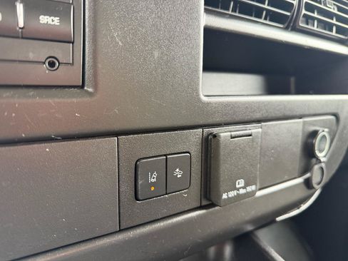 Used 2020 Chevrolet Express 3500 RWD image 25