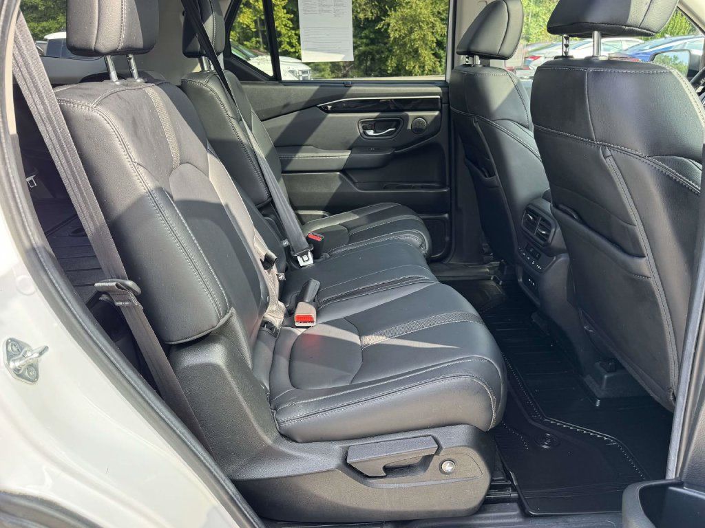 Used 2024 Honda Pilot Touring image 16