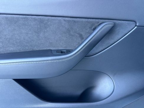 Used 2021 Tesla Model Y Long Range image 12