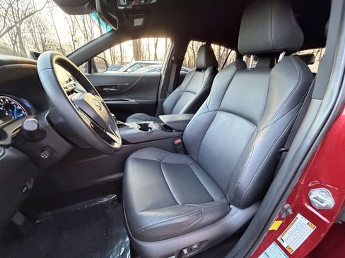 Used 2022 Toyota Venza XLE image 17