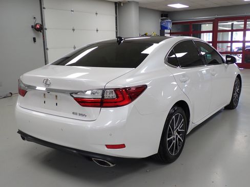 Used 2017 Lexus ES 350 image 2