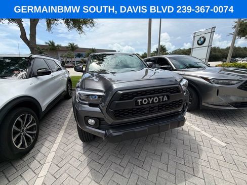 Used 2022 Toyota Tacoma SR5 RWD image 13