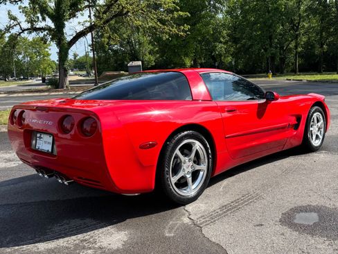 Used 2004 Chevrolet Corvette Coupe w/ Preferred Equipment Group RWD image 3