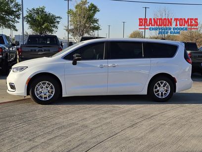 New 2026 Chrysler Pacifica Select