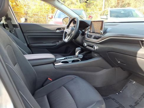 Used 2024 Nissan Altima 2.5 SV image 23