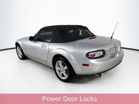 Used 2007 MAZDA MX-5 Miata Sport RWD image 5
