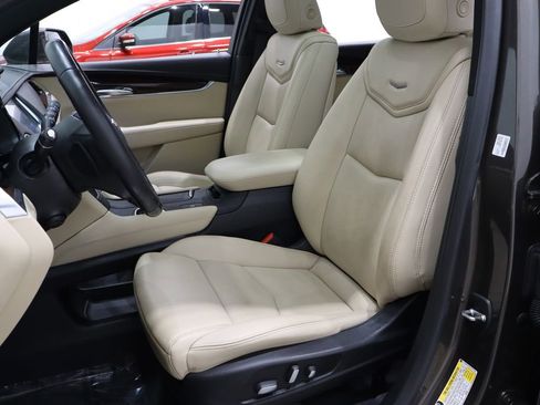 Used 2019 Cadillac XT5 Luxury image 11