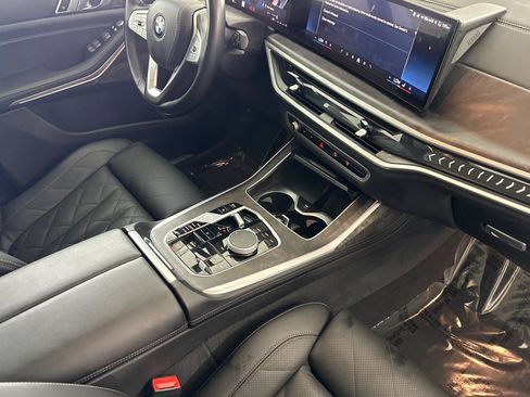 Used 2025 BMW X7 xDrive40i AWD/4WD image 37