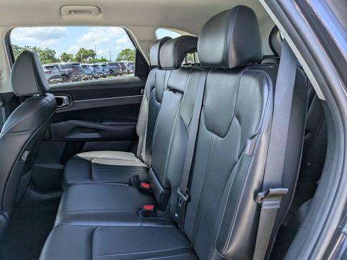 Certified 2025 Kia Sorento S FWD image 18