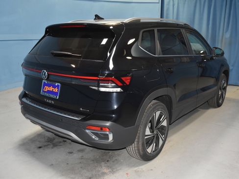 New 2026 Volkswagen Taos SE image 21