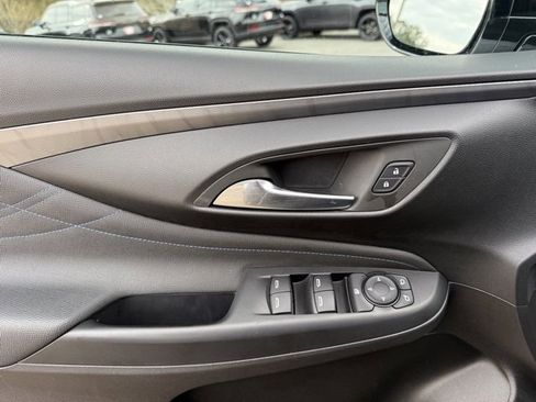 Used 2025 Buick Envista Sport Touring image 15