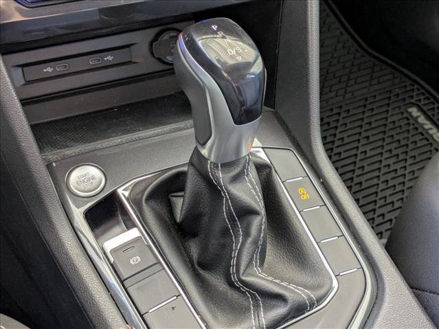 Used 2023 Volkswagen Tiguan SE w/ Panoramic Sunroof Package FWD image 8