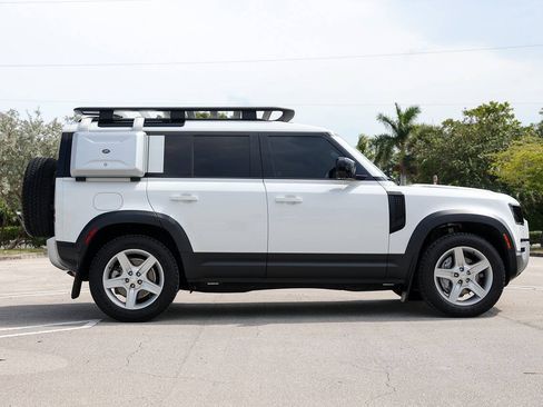 Used 2022 Land Rover Defender 110 SE AWD/4WD image 9