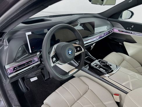 Used 2025 BMW i7 eDrive50 w/ Executive Package RWD image 9