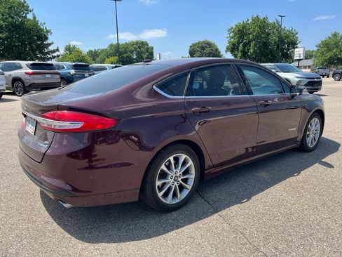 Used 2017 Ford Fusion SE FWD image 3