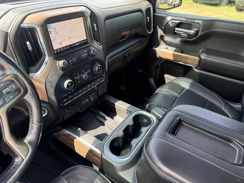 Used 2019 Chevrolet Silverado 1500 High Country w/ Technology Package AWD/4WD image 15