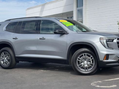 Used 2025 GMC Acadia Elevation AWD/4WD image 2
